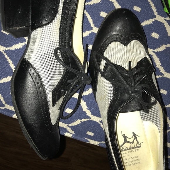 Shoes - Picture 3 of 4